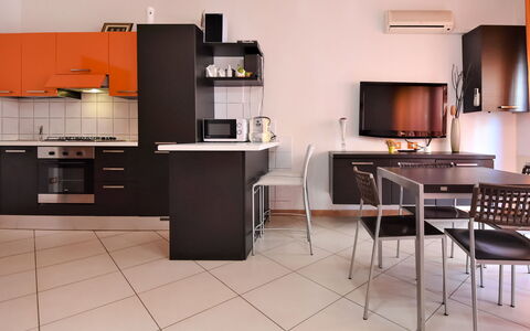 Rosolina Mare 900: Cabinetry, Countertop, Bord, Bygning, Komfur, Køkken Apparat, Husholdningsapparat, Træ, Køkken, Etage