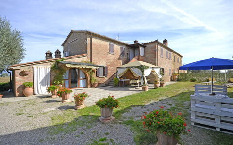 Casale Valdichiana: Ejendom, Hus, Bygning, Ejendom, Hjem, Sommerhus, Stuehus, Estate, Land Lot, Villa