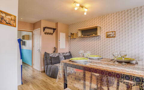 Le Gambetta: Ejendom, Cabinetry, Møbel, Billedramme, Countertop, Træ, Loftsventilator, Indretning, Bord, Gulvbelægning