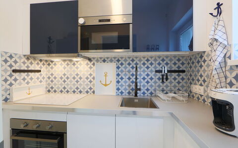 Pixie: Ejendom, Værelse, Flise, Countertop, Indretning, Køkken, Cabinetry, Møbel, Arkitektur, Badeværelse