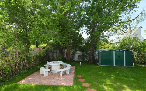 Pixie: Ejendom, Backyard, Gård, Græs, Hus, Ejendom, Træ, Have, Hjem, Lawn