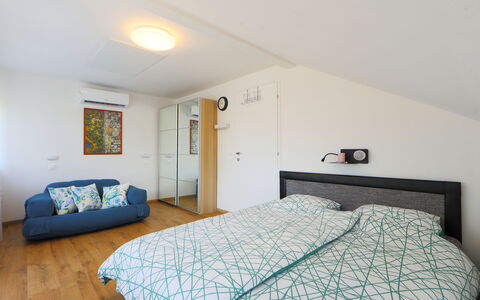 Pixie: Soveværelse, Møbel, Værelse, Seng, Ejendom, Sengetøj, Bed Frame, Sengetøj, Indretning, Etage