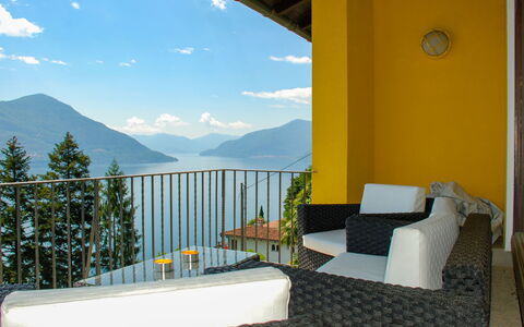Panorama Lakeview Lago Maggiore: Ejendom, Værelse, Hus, Indretning, Bygning, Væg, Ejendom, Hjem, Arkitektur, Altan