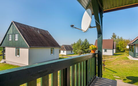 Holiday Hill 58: Ejendom, Hus, Grøn, Sommerhus, Bygning, Tag, Hjem, Ejendom, Arkitektur, Græs