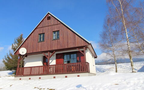 Holiday Hill 62: Himmel, Sne, Bygning, Vindue, Træ, Sky, Hus, Træ, Hældning, Sommerhus
