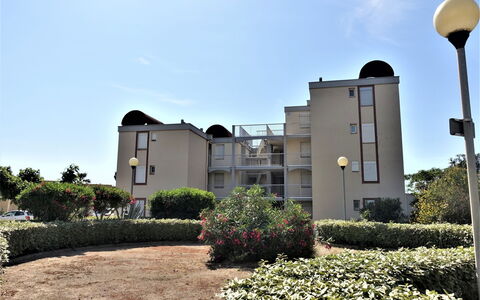 Les Portes de la Plage: Himmel, Plante, Bygning, Ejendom, Vindue, Gadebelysning, Natur, Sky, Blomst, Land Lot