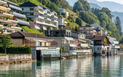 Seestern Direkt am See: Stad, Bjerglandsby, Menneskelig Bosættelse, Landsby, Vand, Hus, Sø, Bygning, Vandvej, Afspejling