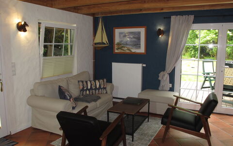 Hühnerhaus: Værelse, Ejendom, Møbel, Bygning, Stue, Indretning, Loft, Bord, Hus, Etage