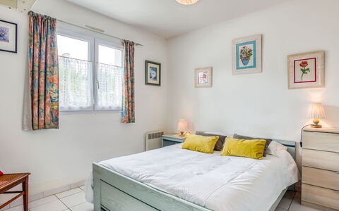 Ty Jeanne: Soveværelse, Møbel, Seng, Værelse, Ejendom, Sengetøj, Bed Frame, Indretning, Sengetøj, Loft