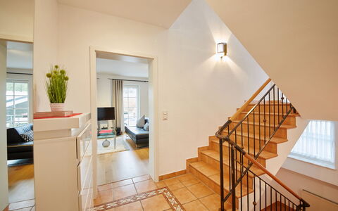 Am Golf- und Reitpark: Ejendom, Trappe, Gelænder, Værelse, Bygning, Ejendom, Hus, Etage, Indretning, Hjem
