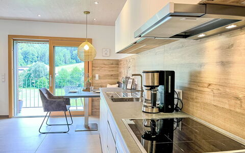 Hofstetten 650: Køkken, Møbel, Countertop, Indretning, Gulvbelægning, Køkken Apparat, Træ, Cabinetry, Etage, Husholdningsapparat