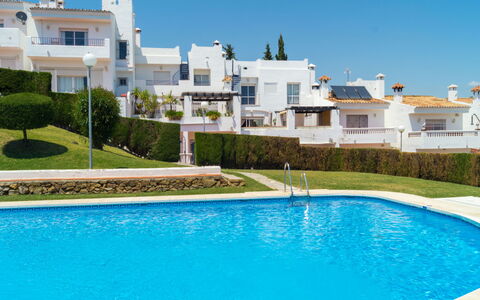 Sol de Estepona: Ejendom, Svømmepøl, Ejendom, Boligområde, Bygning, Udvej, Hus, Lejlighed, Stad, Azure