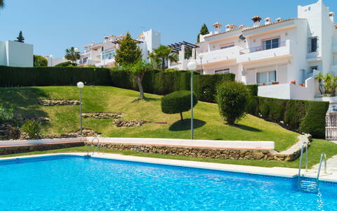 Sol de Estepona: Ejendom, Svømmepøl, Bygning, Ejendom, Udvej, Hus, Boligområde, Lejlighed, Fritid, Estate