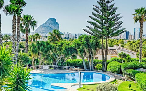 Calpe Calp 463: Plante, Himmel, Vand, Ejendom, Azure, Naturlige Landskab, Træ, Vegetationen, Arecales, Krop Af Vand
