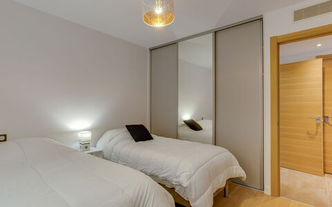 Hossegor 770: Soveværelse, Seng, Værelse, Møbel, Ejendom, Bed Frame, Sengetøj, Indretning, Etage, Væg