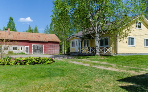 Purola: Seng, Møbel, Soveværelse, Indretning, Sengetøj, Sengetøj, Gulvbelægning, Træ, Etage, Værelse