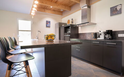 Villa Heol: Møbel, Køkken, Countertop, Indretning, Gulvbelægning, Cabinetry, Etage, Trægulve, Træ, Loft