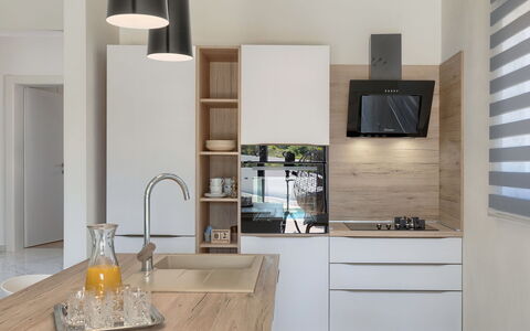 Vine: Countertop, Cabinetry, Ejendom, Møbel, Bordservice, Tap, Køkken, Bord, Træ, Indretning
