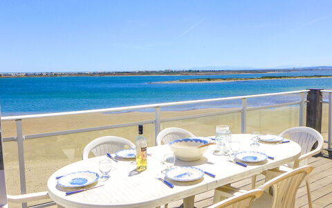 Laguna Beach: Vand, Himmel, Bord, Møbel, Ejendom, Stol, Azure, Blå, Udendørs Møbler, Bygning