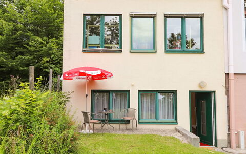 Annis Nest: Plante, Ejendom, Bygning, Vindue, Træ, Skygge, Sommerhus, Dør, Bord, Hus