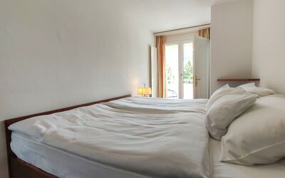 Seehof 3 550.3: Soveværelse, Seng, Møbel, Sengetøj, Ejendom, Værelse, Madras, Bed Frame, Sengetøj, Etage