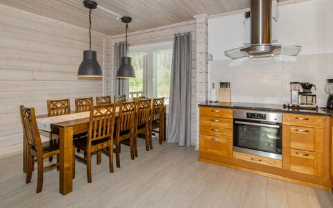 Villa Valo: Altan, Lejlighed, Skygge, Glas, Ejerlejlighed, Gelænder, Veranda, Dagslys, Dæk, Udendørs Møbler