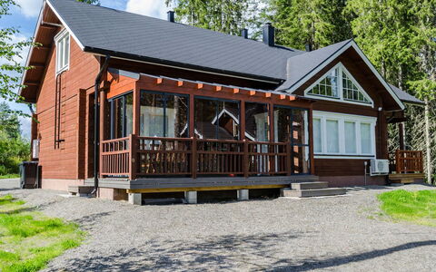 Villa Valo: Træ, Gulvbelægning, Etage, Møbel, Trægulve, Indretning, Køjeseng, Værelse, Bejdse, Hårdttræ