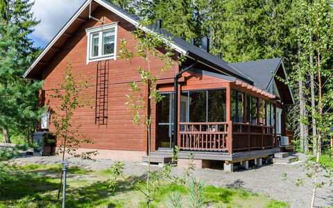 Villa Valo: Træ, Gulvbelægning, Etage, Møbel, Trægulve, Indretning, Køjeseng, Værelse, Bejdse, Hårdttræ