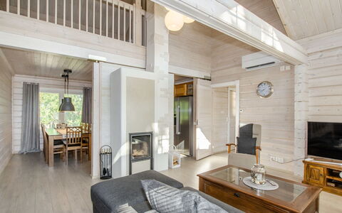 Villa Valo: Træ, Gulvbelægning, Etage, Møbel, Trægulve, Indretning, Køjeseng, Værelse, Bejdse, Hårdttræ