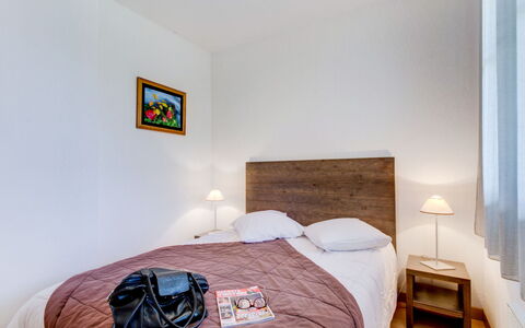 Loudenvielle 651: Soveværelse, Seng, Værelse, Møbel, Ejendom, Sengetøj, Bed Frame, Indretning, Sengetøj, Etage