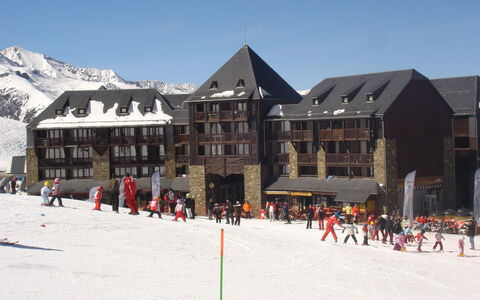 Peyragudes 651: Sne, Vinter, Skisportssted, Bjerg, Piste, Bjergkæde, Fritid, Udvej, Bygning, Ferie