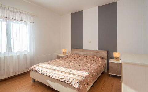 Pula Krnica 120: Soveværelse, Seng, Møbel, Værelse, Ejendom, Madras, Sengetøj, Bed Frame, Indretning, Etage