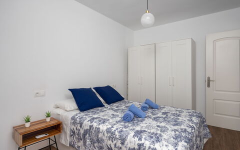 La Dorada: Soveværelse, Seng, Værelse, Møbel, Ejendom, Sengetøj, Bed Frame, Sengetøj, Etage, Væg