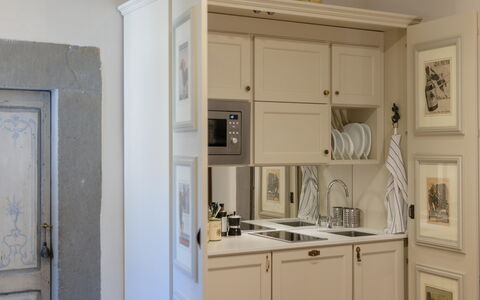 Casa Annateresa: Cabinetry, Ejendom, Countertop, Håndvask, Træ, Indretning, Køkken, Køkken Apparat, Hylde