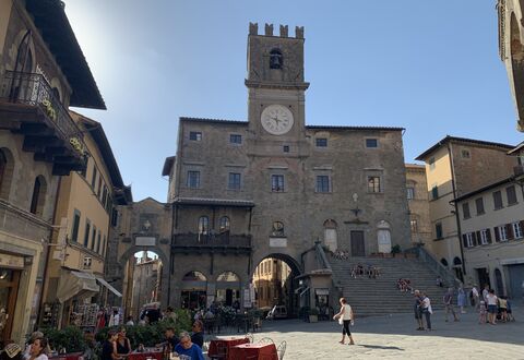 Casa Annateresa: Stad, City, Offentlige Rum, Menneskelig Bosættelse, Rådhusplads, Bygning, Arkitektur, Turisme, Middelalderlig Arkitektur, Gade