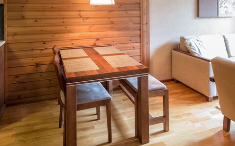 Ylläs Chalets 2207: Møbel, Stol, Udendørs Møbler, Bord, Træ, Udendørs Bord, Køkken & Spisebord, Skygge, Have, Paraply