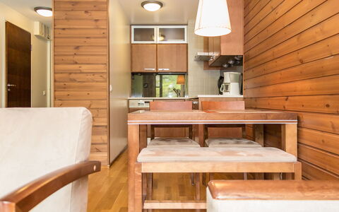 Ylläs Chalets 2207: Møbel, Stol, Udendørs Møbler, Bord, Træ, Udendørs Bord, Køkken & Spisebord, Skygge, Have, Paraply