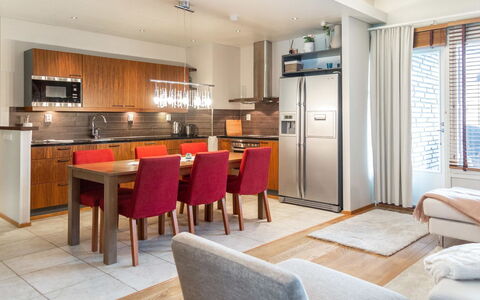 Tahko Spa Suites Orange B 1: Altan, Lejlighed, Skygge, Glas, Ejerlejlighed, Gelænder, Veranda, Dagslys, Dæk, Udendørs Møbler