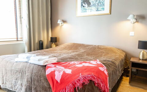 Tahko Spa Suites Orange B 1: Altan, Lejlighed, Skygge, Glas, Ejerlejlighed, Gelænder, Veranda, Dagslys, Dæk, Udendørs Møbler