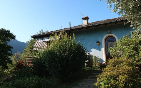 Sulle Colline Casalesi: Plante, Himmel, Bygning, Vindue, Naturlige Landskab, Træ, Vegetationen, Sommerhus, Hus, Landdistrikt