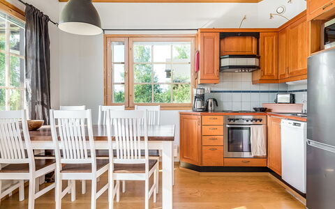 Ski and Camp Golf Casa Rocala: Møbel, Indretning, Gulvbelægning, Etage, Træ, Loft, Køkken, Cabinetry, Trægulve, Stol
