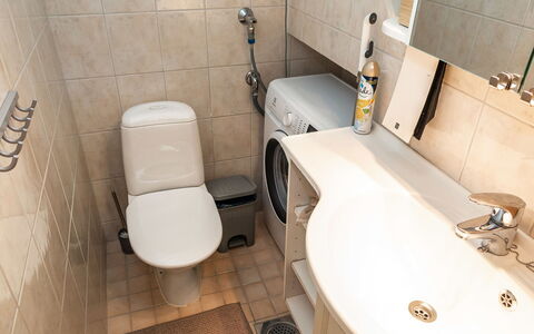 Ski and Camp Golf Casa Rocala: Toiletbræt, Sanitærarmatur, Badeværelse, Toilet, Badeværelsesvask, Håndvask, Gulvbelægning, Indretning, Etage, Tap