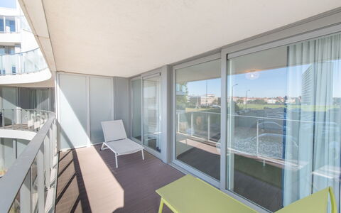 Costae with Balcony: Ejendom, Værelse, Bygning, Arkitektur, Altan, Hus, Ejendom, Indretning, Lejlighed, Dagslys
