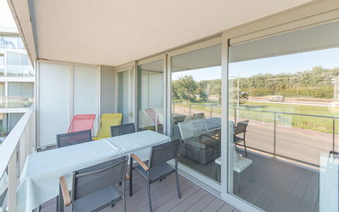 Costae with Balcony: Møbel, Bord, Plante, Vindue, Bygning, Skygge, Indretning, Træ, Stol