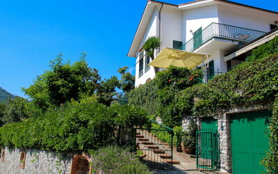 Casarza Ligure 150: Plante, Himmel, Bygning, Ejendom, Vindue, Natur, Azure, Vegetationen, Land Lot, Hus