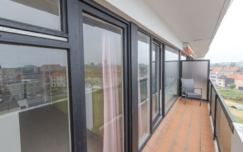 Calista 213 with Balcony: Bygning, Vindue, Hus, Træ, Indretning, Himmel, Skygge, Etage, Ejerlejlighed