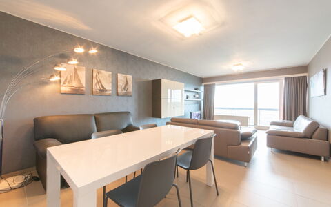 Calista 213 with Balcony: Bord, Møbel, Bygning, Træ, Couch, Stol, Hus, Indretning, Stue, Gulvbelægning