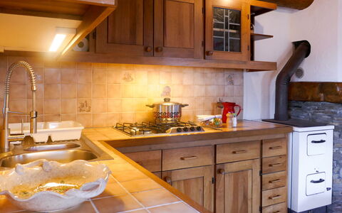 Rustico Catcüc: Countertop, Cabinetry, Køkken, Værelse, Møbel, Ejendom, Indretning, Etage, Belysning, Håndvask