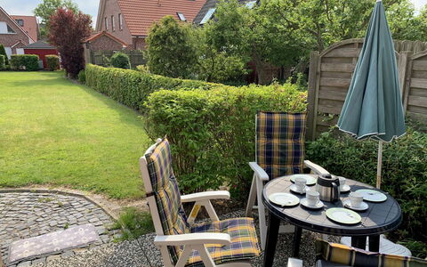 Norddeich 492: Gård, Ejendom, Backyard, Have, Græs, Træ, Lawn, Landscaping, Hus, Græsfamilien