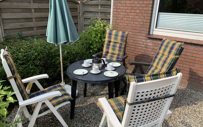 Norddeich 492: Møbel, Ejendom, Bord, Udendørs Bord, Stol, Gårdhave, Backyard, Værelse, Gård, Udendørs Møbler